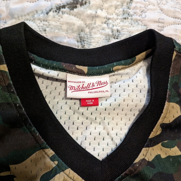 Mitchell & Ness Hardwood Classics Raptors Short Sleeve Jersey, Green Camo, 2XL - Picture 3 of 9